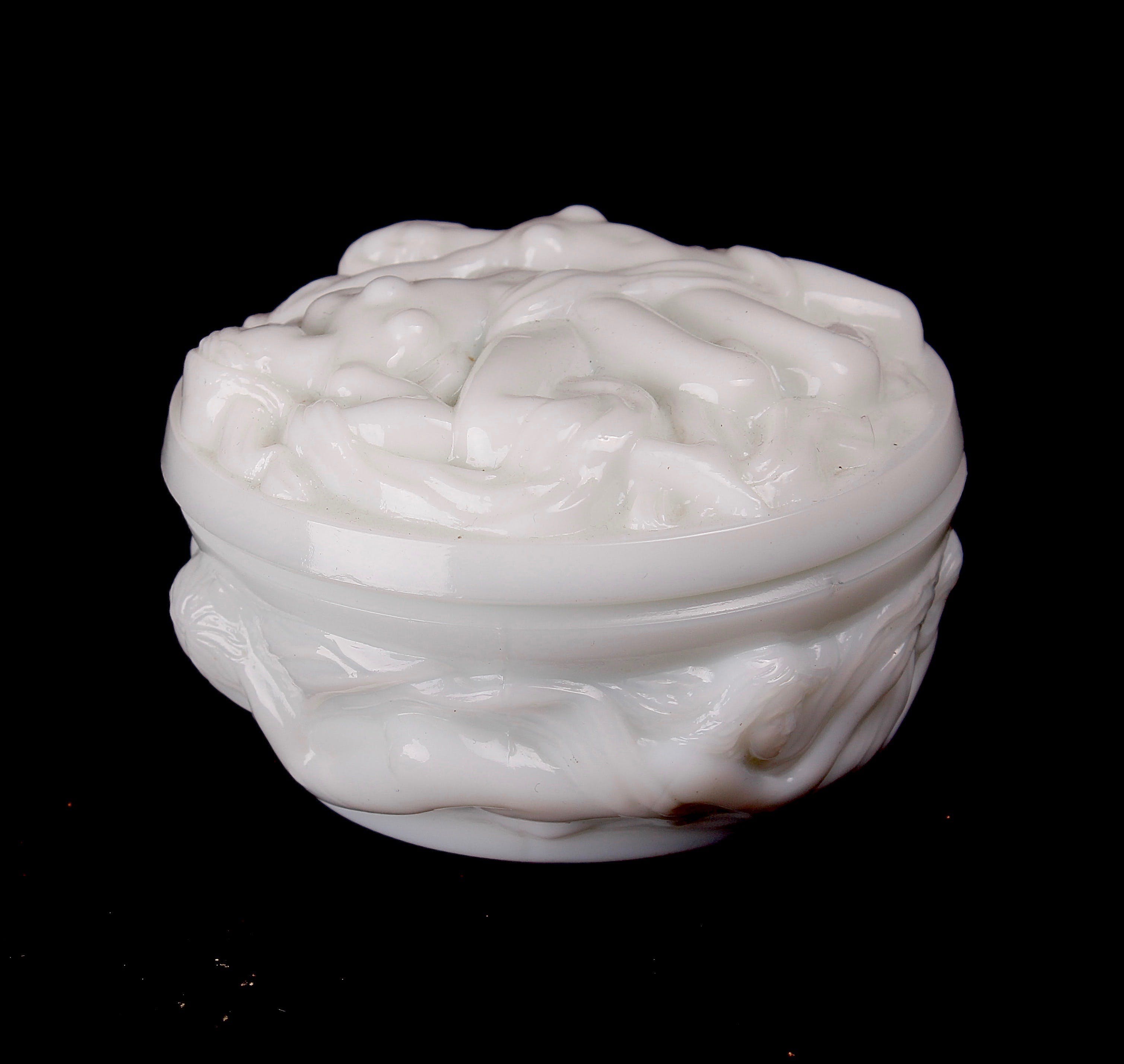 Curt Schlevogt - Art deco 'Ingrid' dekseldoosje met een reliëf decor van Vrouwelijk naakt | kopen? Bied vanaf 19!