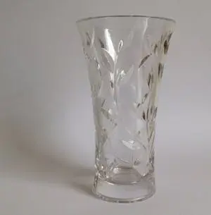 Niet of onleesbaar gesigneerd - Ravenna, grote loodkristallen vaas met floraal motief kopen? Bied vanaf 1!