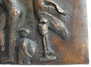Carla Commijs - Bronzen plaquette, “Wachten in de rij....” – gesigneerd – 19 kg kaufen? Bieten Sie von 425!