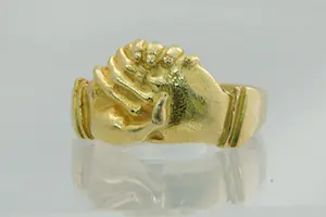 Acheter49 - Mooie 18 krt geel gouden Surinaamse vriendschaps-ring - unisex model? Enchérissez de 265!