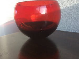 Niet of onleesbaar gesigneerd - TWEE APARTE GLAZEN DESIGN POTTEN kopen? Bied vanaf 1!