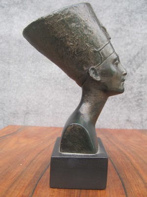 Harrie Antheunis - Buste van koningin Nefertite kopen? Bied vanaf 30!
