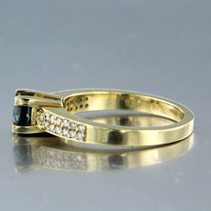 14K Goud - ring bezet met saffier en diamant - ringmaat 17,25 (54) kopen? Bied vanaf 400!