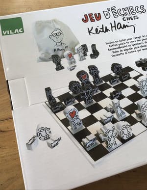 Keith Haring - Schaakspel met 3D vernist houten schaakstukken ,gesigneerd kopen? Bied vanaf 95!
