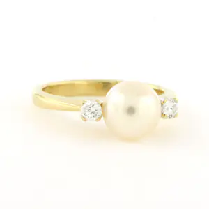 18k gouden ring met centraal een parel en briljant geslepen diamant tot. 0.20ct kopen? Bied vanaf 510!