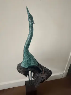Teun van Veen - Brons en houten sculptuur: Crane taking off kopen? Bied vanaf 250!