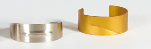 Menno Meijer - Lot van vijf armbanden van diverse materialen kopen? Bied vanaf 1!