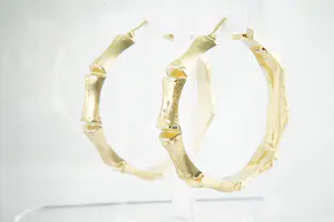 52 - Paar geelgouden 18Krt bamboe oorringen kopen? Bied vanaf 150!