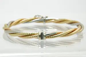 41 - Charmante 18 karaats gouden tri-color "gevlochten" dames armband kopen? Bied vanaf 415!