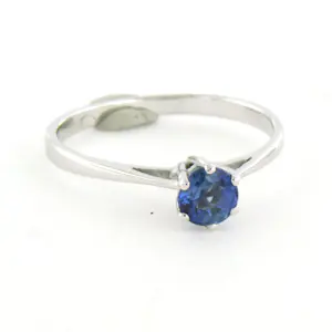 14k gouden solitaire ring met saffier tot. 0.60ct - 1.8 gram - ringmaat 17.25/54 kopen? Bied vanaf 300!