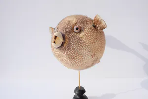 Niet of onleesbaar gesigneerd - Parelhoen kogelvis ("Golden Puffer") // Kogelvis // Op sokkel kopen? Bied vanaf 1!