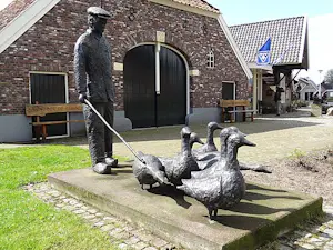 Piet Brouwer - metalen sculptuur | 'n Gaanzendriewer' | 1997 kopen? Bied vanaf 450!