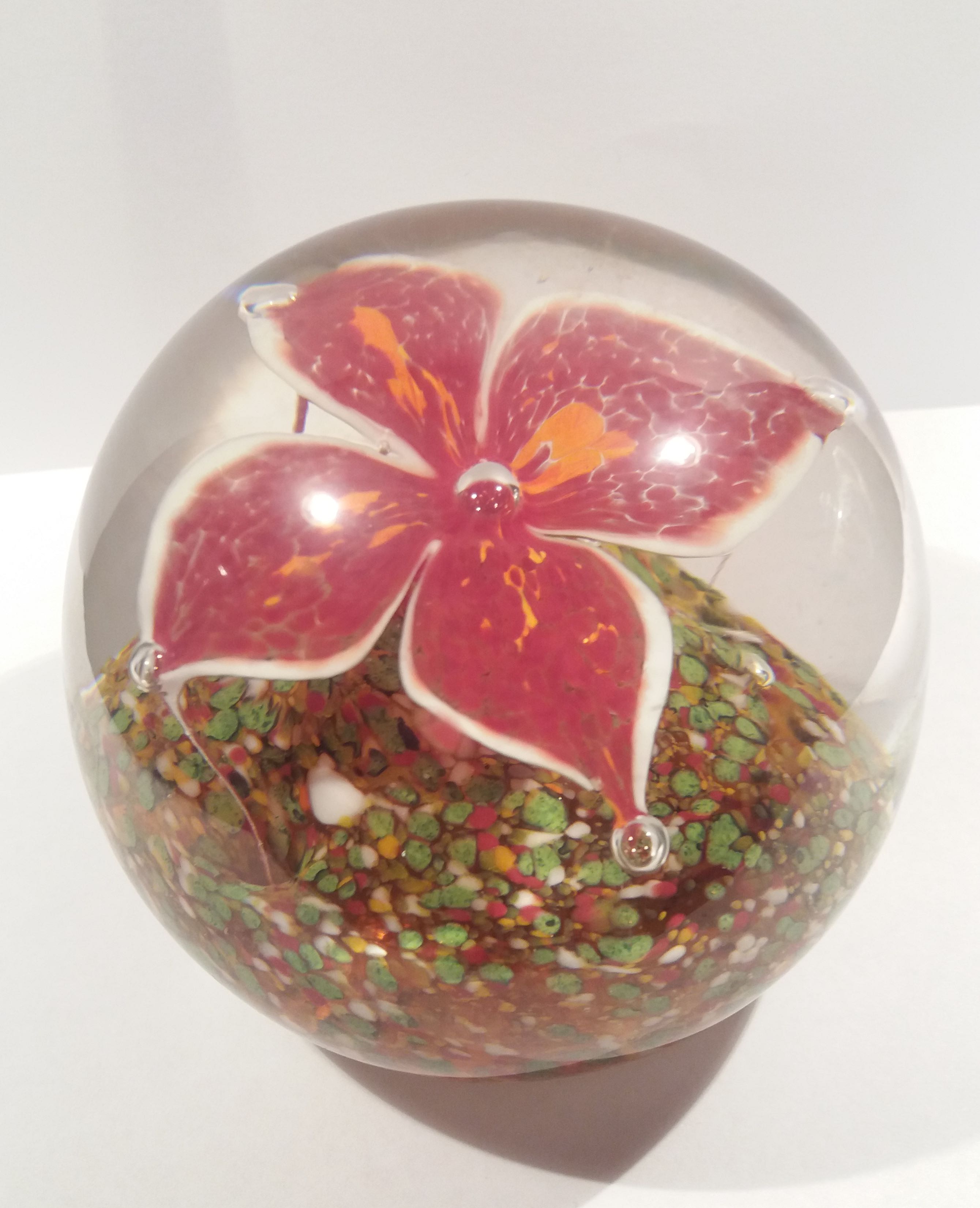 Niet of onleesbaar gesigneerd - Presse papier verkocht voor € 1!