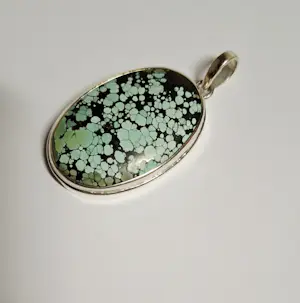 In nieuwstaat zilveren hanger met Spider web Green Turquoise kopen? Bied vanaf 75!