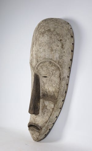 Fang - Groot houten Ngil masker met wit pigment kopen? Bied vanaf 60!