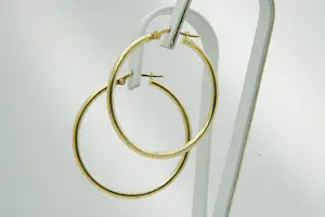 81 - Mooie zo goed als nieuwe set 18 karaat geel gouden "holle" creolen kopen? Bied vanaf 210!