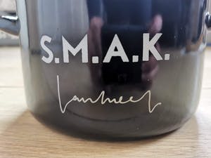 Marcel Broodthaers - Mosselpot, naar Marcel Broodthaers - met opdruk S.M.A.K., gesigneerd met zilvers kopen? Bied vanaf 150!