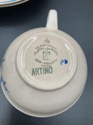 Plateelbakkerij Zuid-Holland - Zeldzaam Artino Gouds Plateel, Koninklijke Plateelbakkerij Zuid-Holland kopen? Bied vanaf 20!