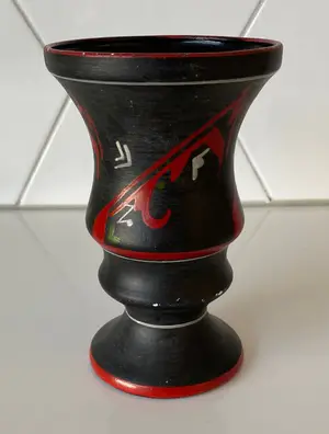 Kunstaardewerkfabriek Ed. Antheunis - Twee koudlak platelen vazen decor Irma kopen? Bied vanaf 1!