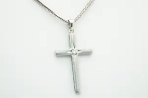 40 - Fijn 18Krt witgouden slangen collier & (0.10ct) diamanten kruis hanger kopen? Bied vanaf 290!