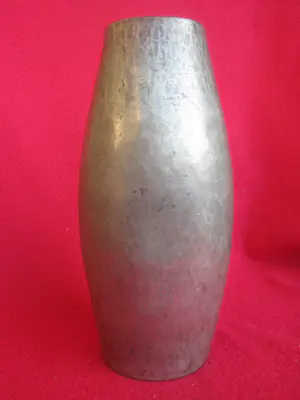 G.J. Kok - Tinnen gehamerde Amsterdamse School vaas. kopen? Bied vanaf 25!