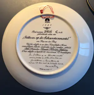 N.V. Porselein- en Tegelfabriek Mosa - Stilleven op de Schoorsteenmantel - Kees van den Berg kopen? Bied vanaf 20!