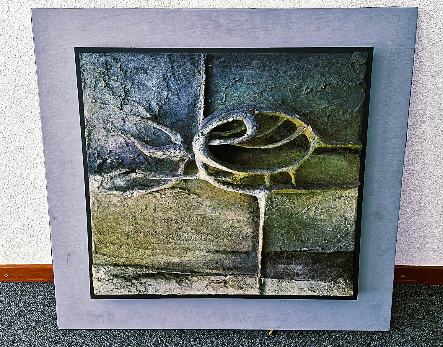 Wim Vellekoop - Intrigerende gemengde techniek (cement,gips ea) abstracte compositie verkocht voor € 65!