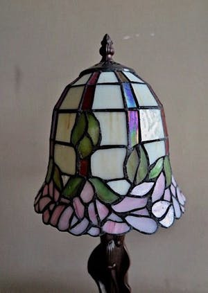 Niet of onleesbaar gesigneerd - Set Glas in lood Lampen in Tiffanystijl kopen? Bied vanaf 1!