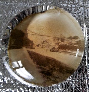 Curiosa - 6 antieke presse-papiers met voorstellingen kopen? Bied vanaf 1!