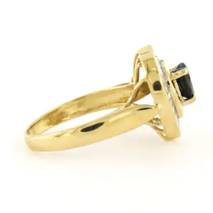 18k gouden ring met saffier en taper vorm geslepen diamant tot. 0.50ct kopen? Bied vanaf 510!