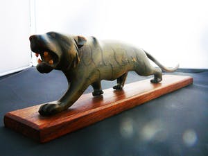 Niet of onleesbaar gesigneerd - Sluipende panter -ivoor- kopen? Bied vanaf 10!