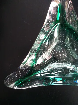 Niet of onleesbaar gesigneerd - Glazen Triangle met glasbelletjes. kopen? Bied vanaf 1!
