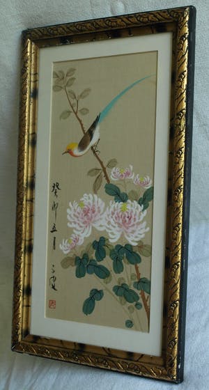 Niet of onleesbaar gesigneerd - Ingelijste gouache op zijde, Japan? China? , Vogel op bloemtak kopen? Bied vanaf 1!