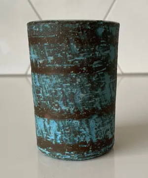 Pieter Groeneveldt - Twee blauwe kokervazen kopen? Bied vanaf 1!