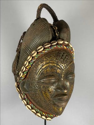 Pumu - Tribal used Old African female Bronze mask from the Punu with Cap - Gabon. kopen? Bied vanaf 125!