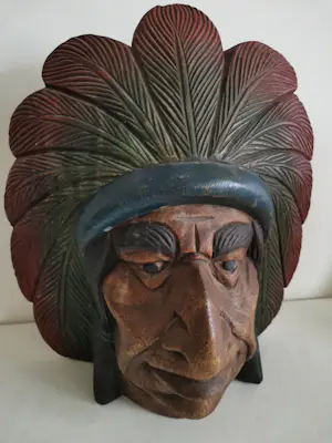Niet of onleesbaar gesigneerd - Indianenhoofd in massief hout kopen? Bied vanaf 10!
