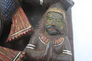 Niet of onleesbaar gesigneerd - Prachtige Oude Houten Relief Plaquette Zes Armige Shiva (19e eeuw) kopen? Bied vanaf 1!