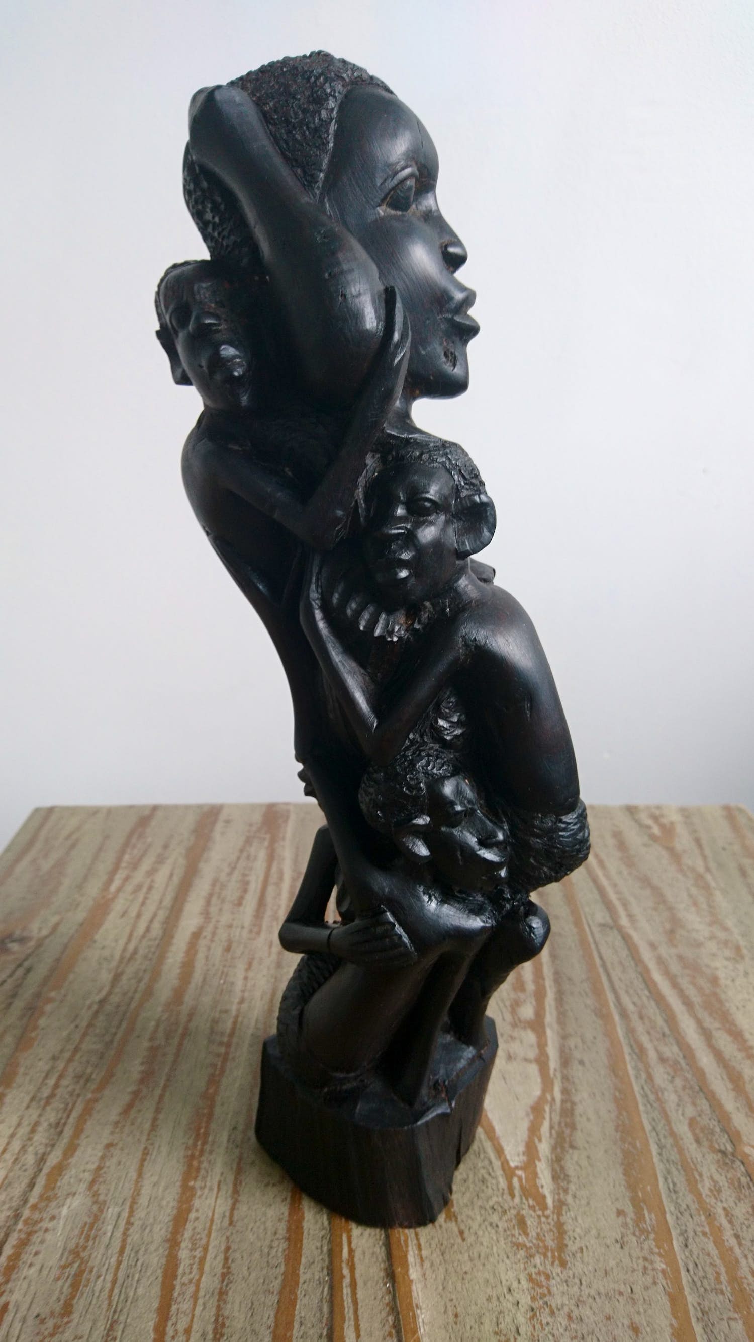 Niet of onleesbaar gesigneerd - Ebbenhouten Afrikaanse levensboom kopen? Bied vanaf 1!