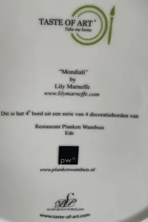 Lily Marneffe - Twee kunstporseleinen borden "Mondiali & Blanche Fleur" kopen? Bied vanaf 50!