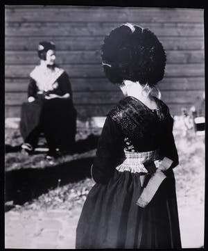 Marianne Dommisse - Foto, Meisje uit Staphorst met kledingdracht kopen? Bied vanaf 1!