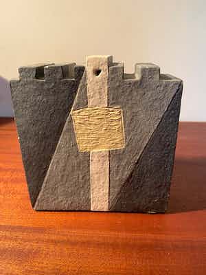 Yvonne Mijnhout - vierkant object met kruismotief verkocht voor € 1!