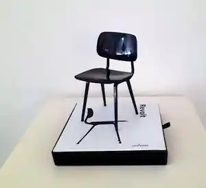 Friso Kramer - Revolt miniatuur design stoel van Ahrend verkauft für € 85!