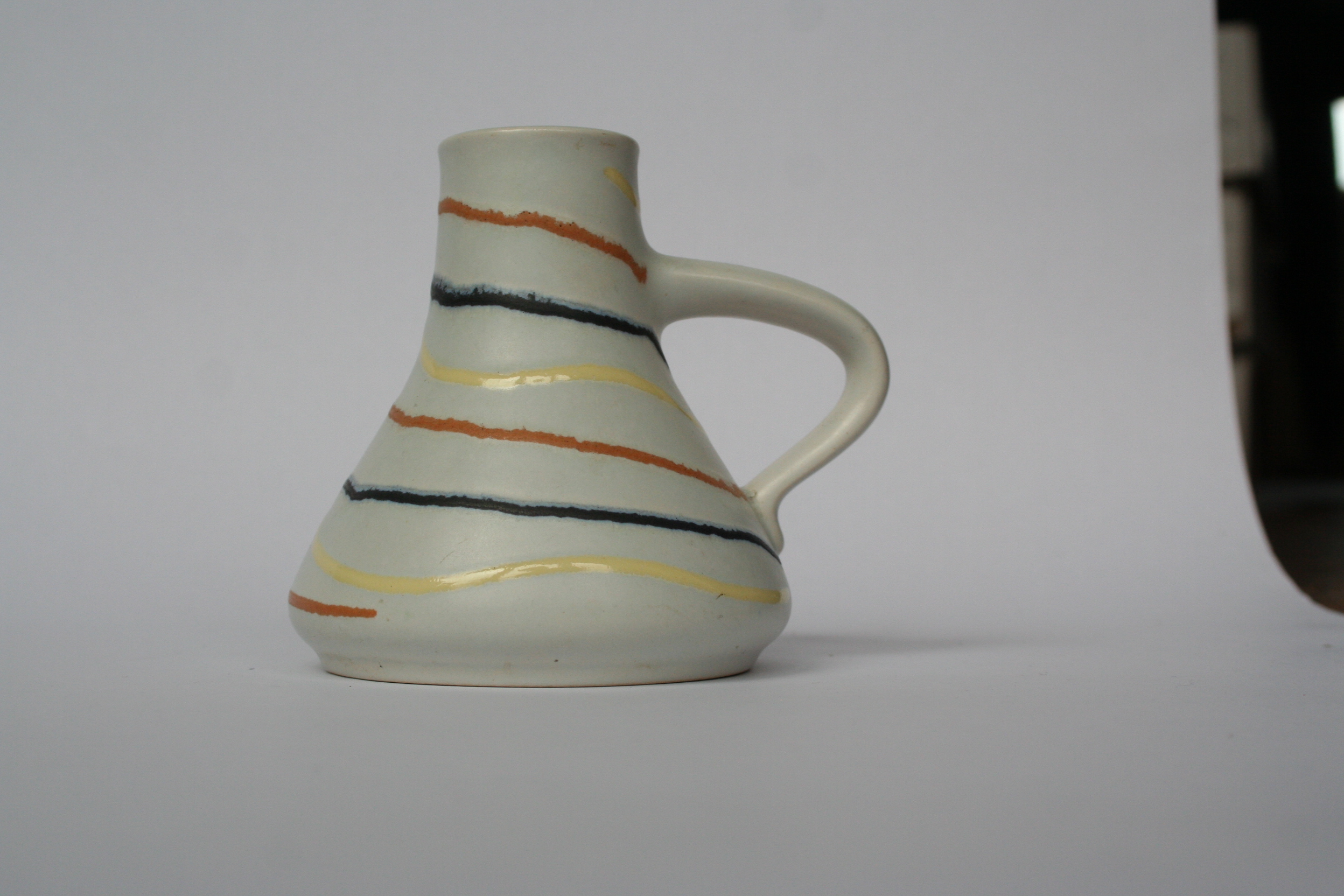 Niet of onleesbaar gesigneerd - handgemaakt vaasje - model 1344 11 kopen? Bied vanaf 1!