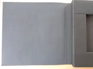 Karel Appel - KIJK LEEF SPEEL / KLEURZEEFDRUK / VILTEN DOOS / 50x50x5cm / 1977 kopen? Bied vanaf 35!