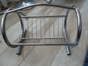 Niet of onleesbaar gesigneerd - Vintage kranten/tijdschriften houder (rvs/chroom) kopen? Bied vanaf 1!