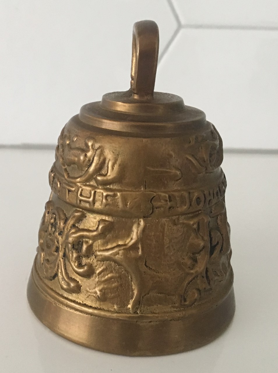 Niet of onleesbaar gesigneerd - Antieke begin 20e eeuwse bronzen kerkbel kopen? Bied vanaf 1!