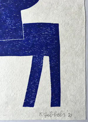 Klaas Gubbels - ‘Kan op tafel in blauw’ - houtdruk op geschept papier - 2021 kopen? Bied vanaf 385!