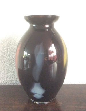 Niet of onleesbaar gesigneerd - UNIEKE ZWARTGLAZEN VAAS kopen? Bied vanaf 1!