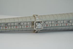 2549- Exclusieve diamanten Fantasiering- 18karaats witgoud - ca 1.90ct briljant kopen? Bied vanaf 670!