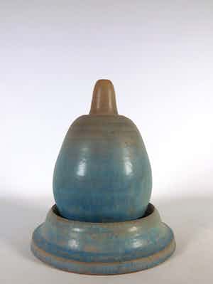 Anne van der Waerden - Geglazuurd aardewerk, 2-delig plastiek verkocht voor € 150!